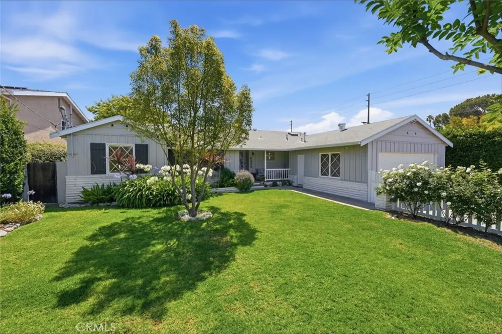 6530 Gaviota Avenue Lake Balboa, CA 91406