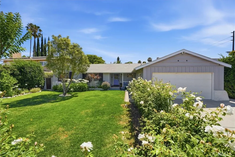 6530 Gaviota Avenue Lake Balboa, CA 91406