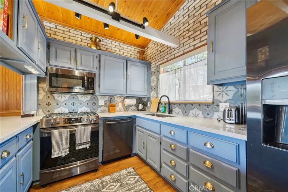 1179 Ridge Road Fawnskin, CA 92333