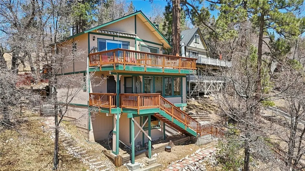 1179 Ridge Road Fawnskin, CA 92333