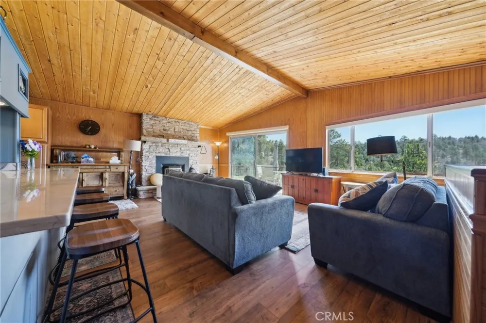 1179 Ridge Road Fawnskin, CA 92333