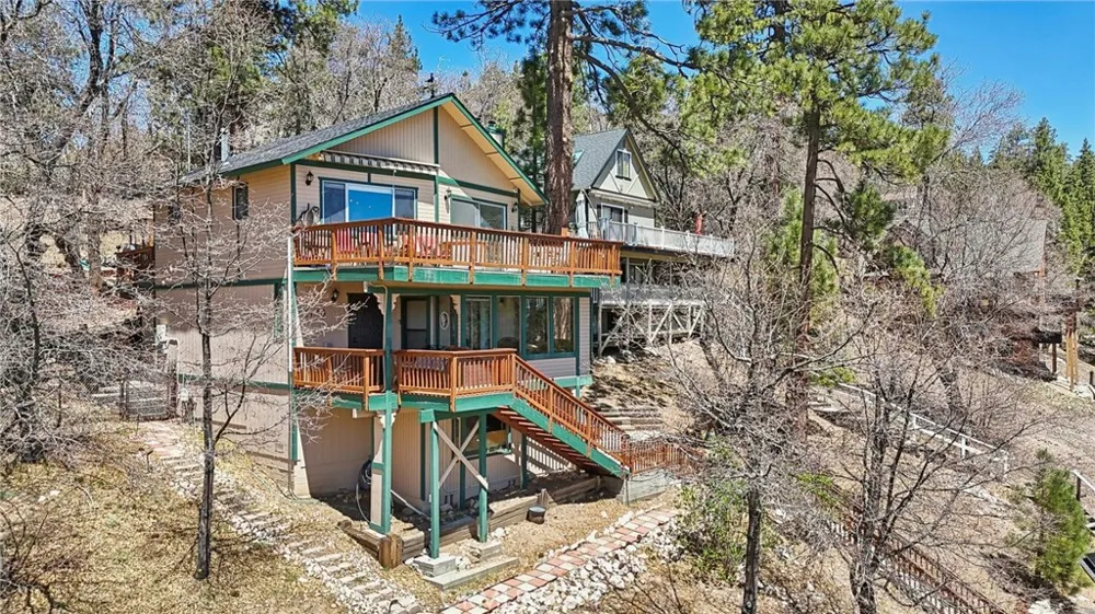 1179 Ridge Road Fawnskin, CA 92333