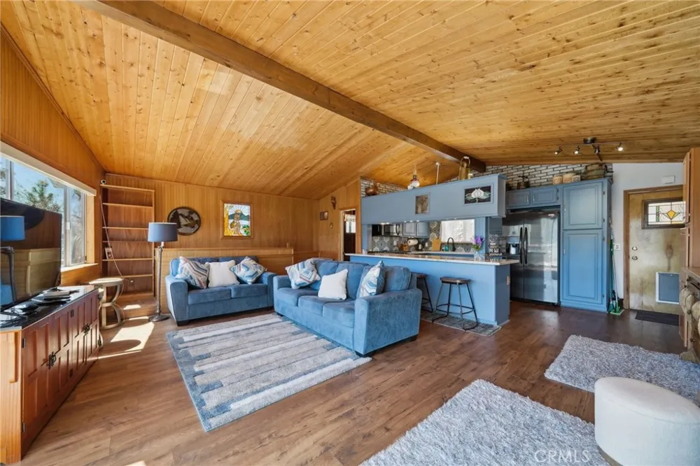 1179 Ridge Road Fawnskin, CA 92333