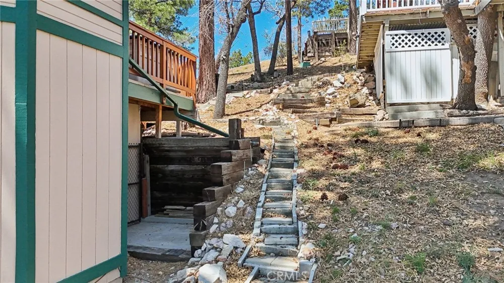 1179 Ridge Road Fawnskin, CA 92333