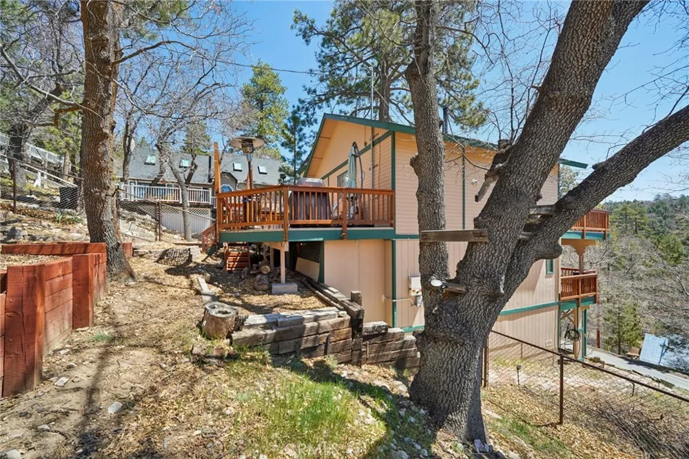 1179 Ridge Road Fawnskin, CA 92333
