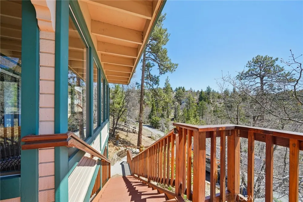 1179 Ridge Road Fawnskin, CA 92333