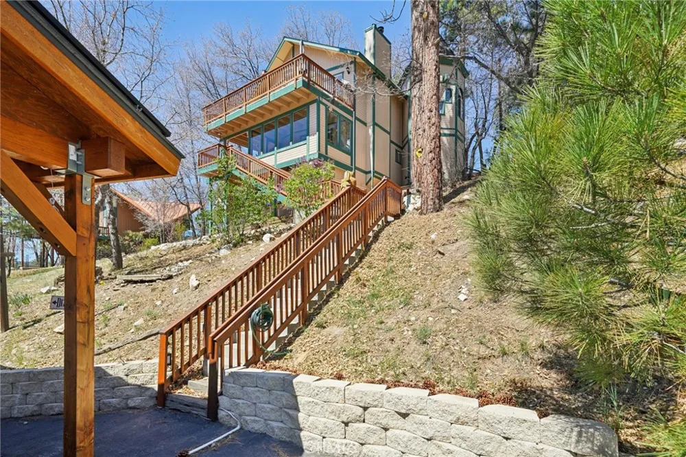 1179 Ridge Road Fawnskin, CA 92333