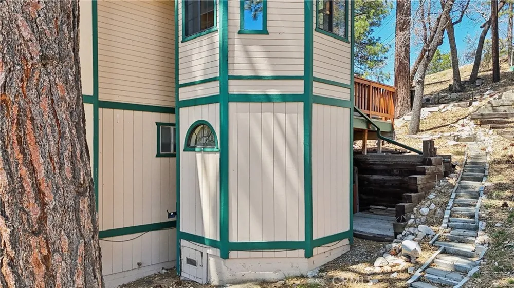 1179 Ridge Road Fawnskin, CA 92333