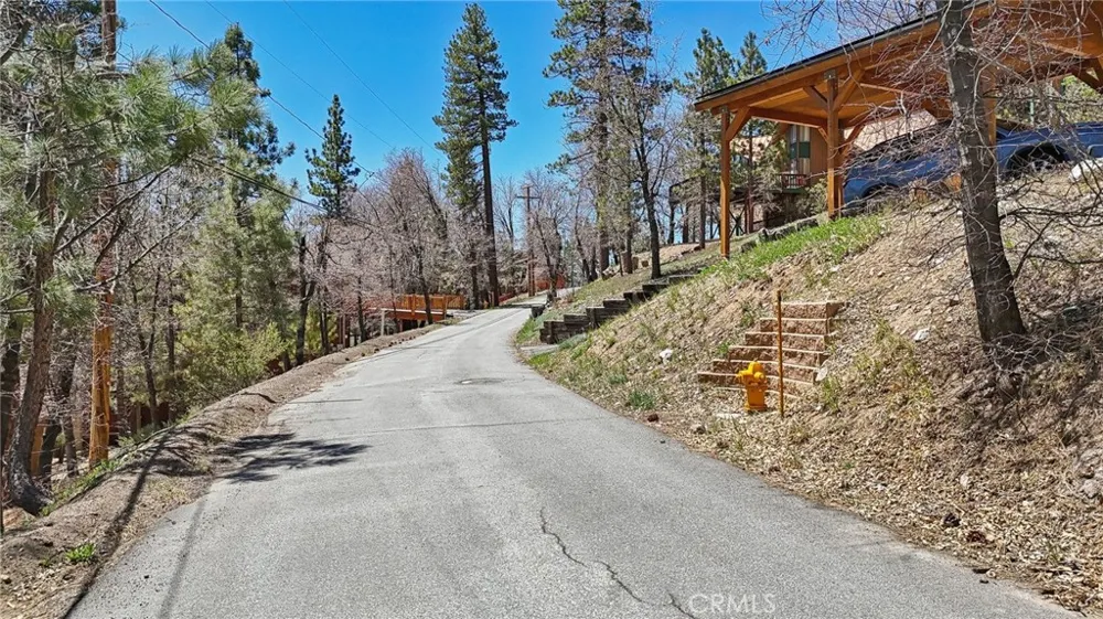 1179 Ridge Road Fawnskin, CA 92333