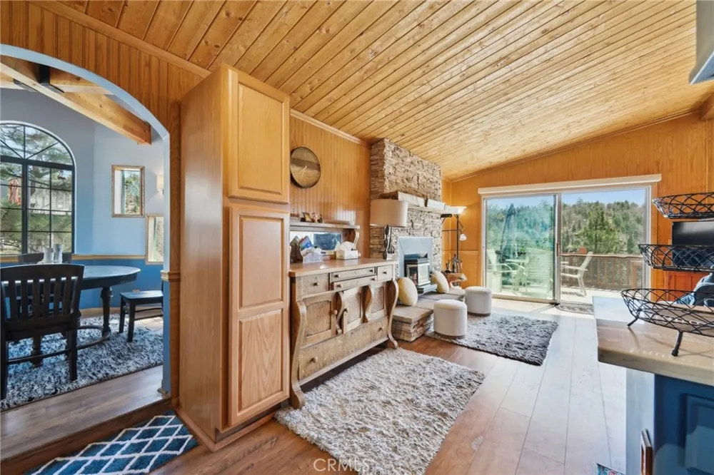1179 Ridge Road Fawnskin, CA 92333