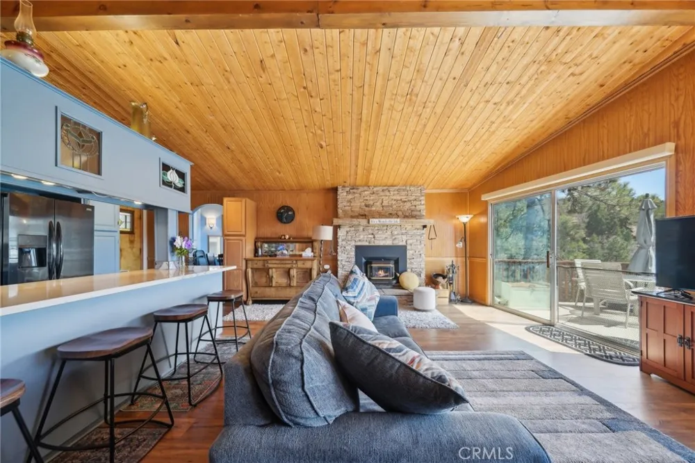 1179 Ridge Road Fawnskin, CA 92333