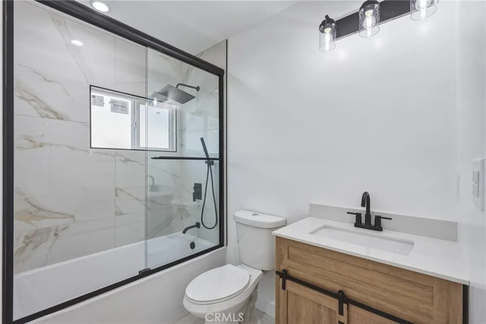 1433 Neptune Wilmington, CA 90744