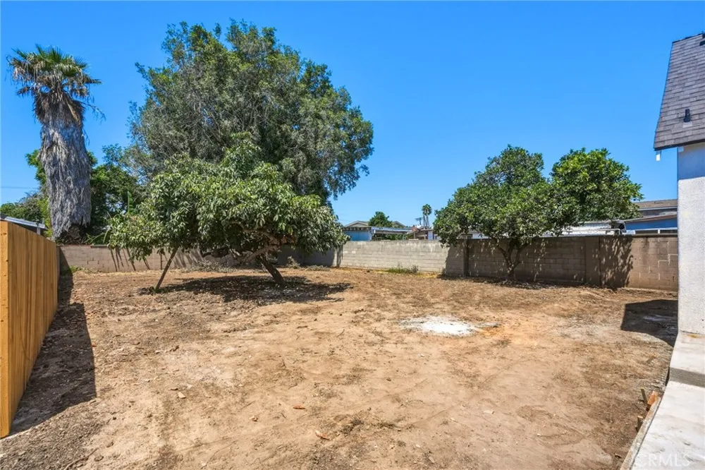 1433 Neptune Wilmington, CA 90744