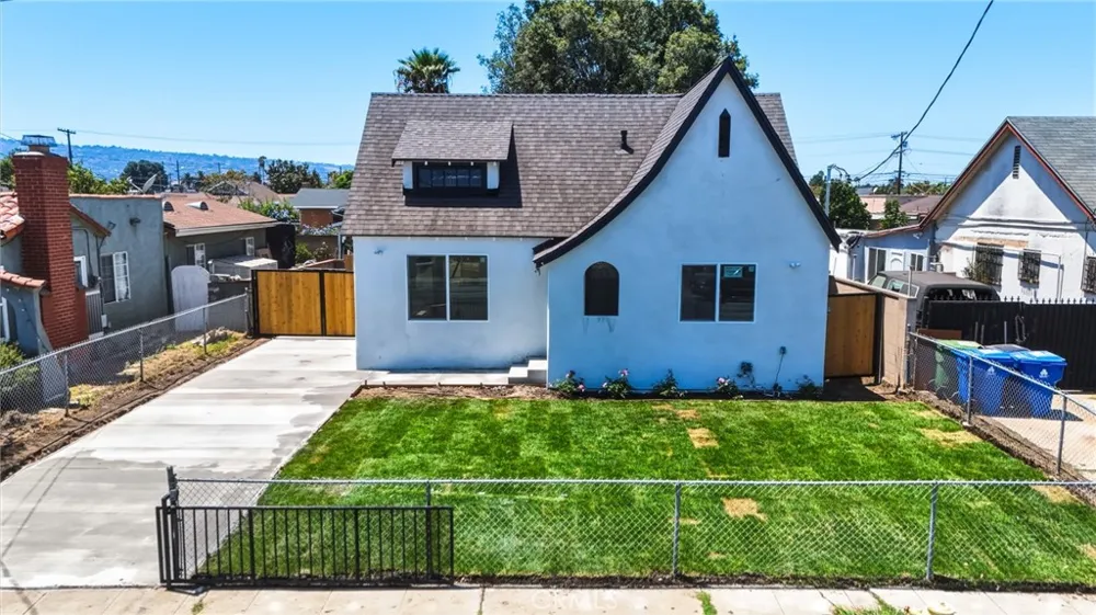 1433 Neptune Wilmington, CA 90744