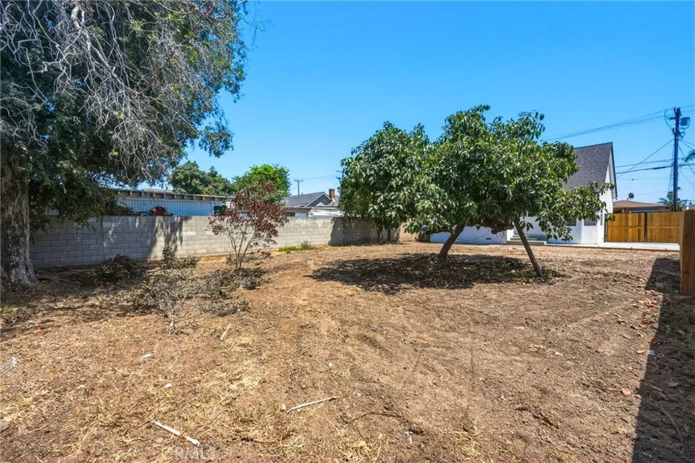 1433 Neptune Wilmington, CA 90744
