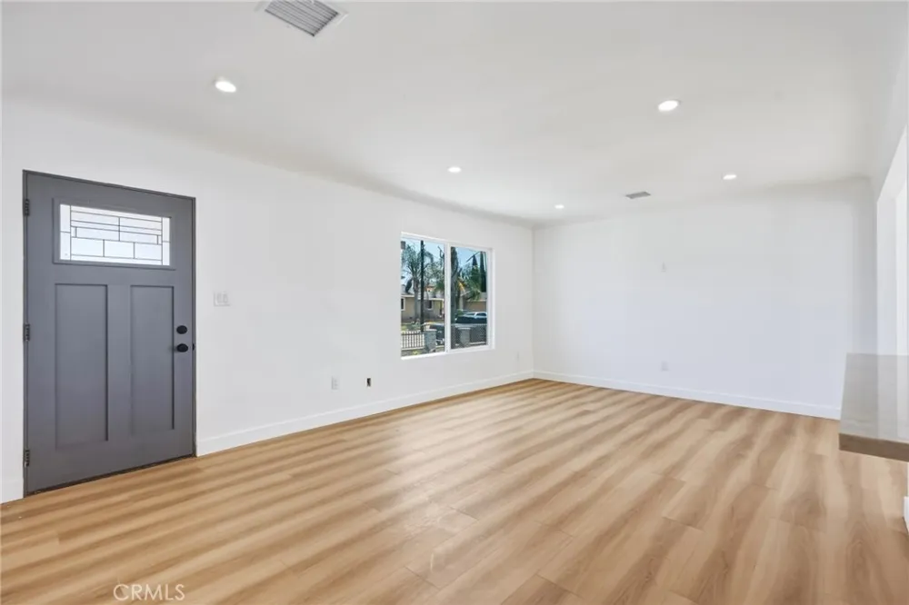 1433 Neptune Wilmington, CA 90744
