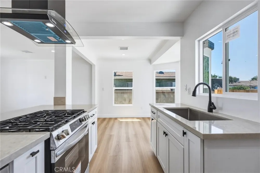 1433 Neptune Wilmington, CA 90744