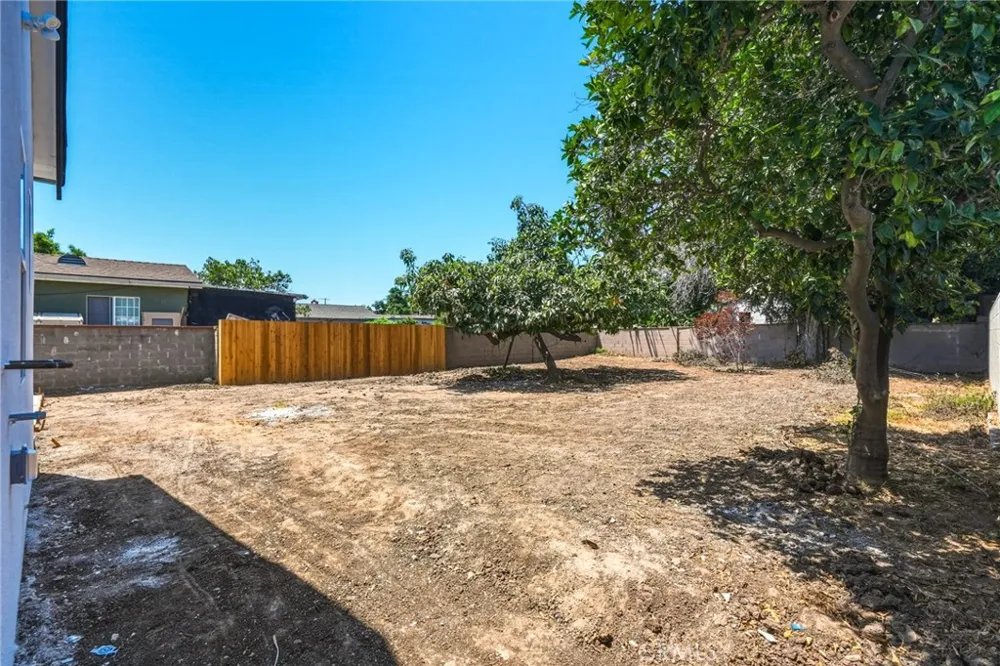 1433 Neptune Wilmington, CA 90744