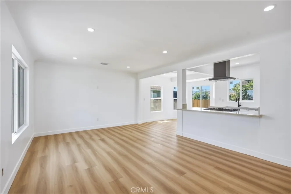1433 Neptune Wilmington, CA 90744
