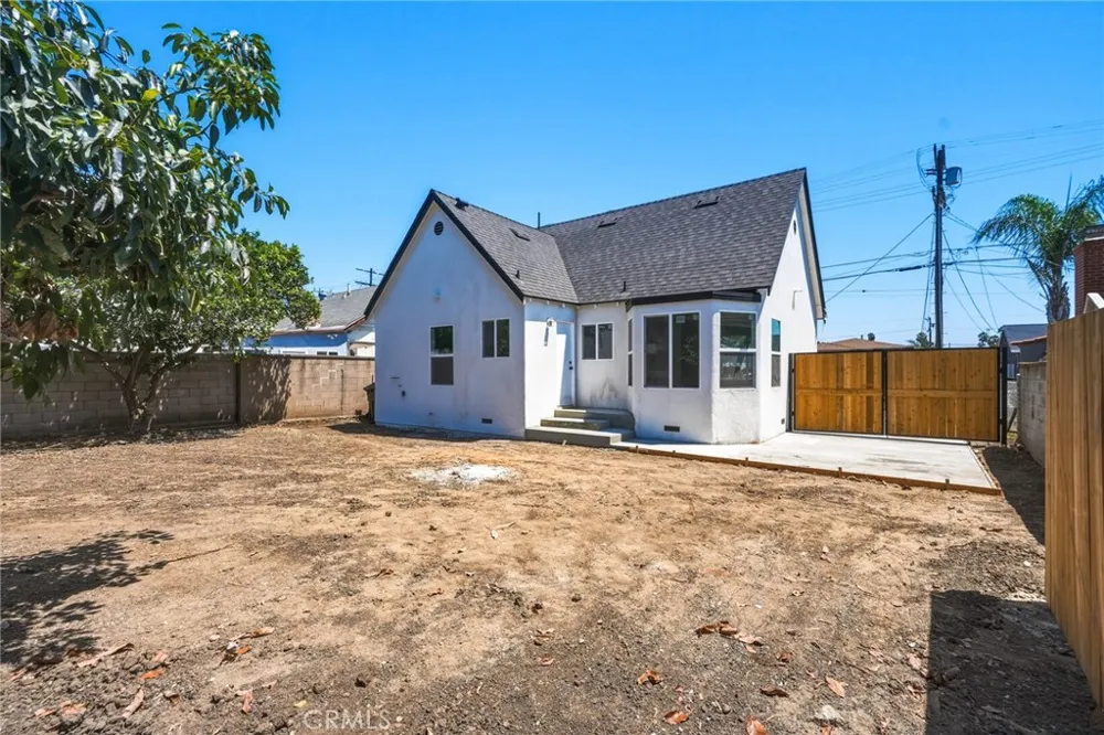 1433 Neptune Wilmington, CA 90744