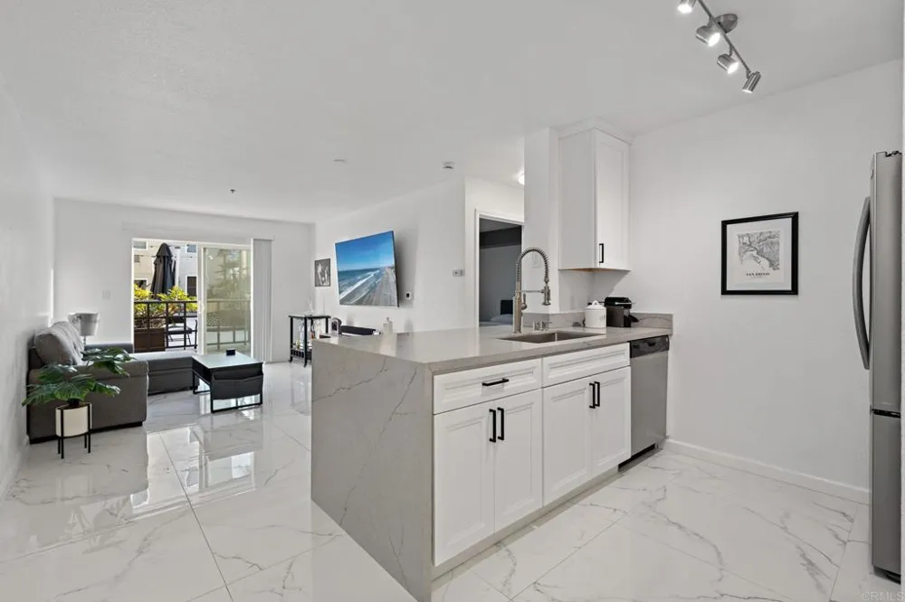 1970 Columbia Street San Diego, CA 92101