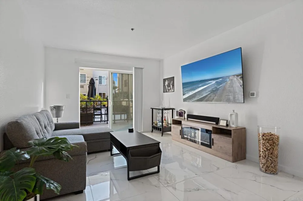 1970 Columbia Street San Diego, CA 92101