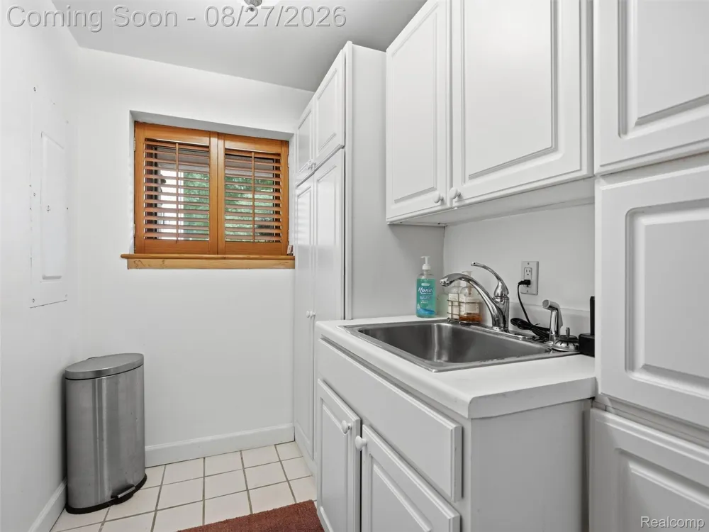 3549 Mann Road Waterford Charter Township, MI 48346