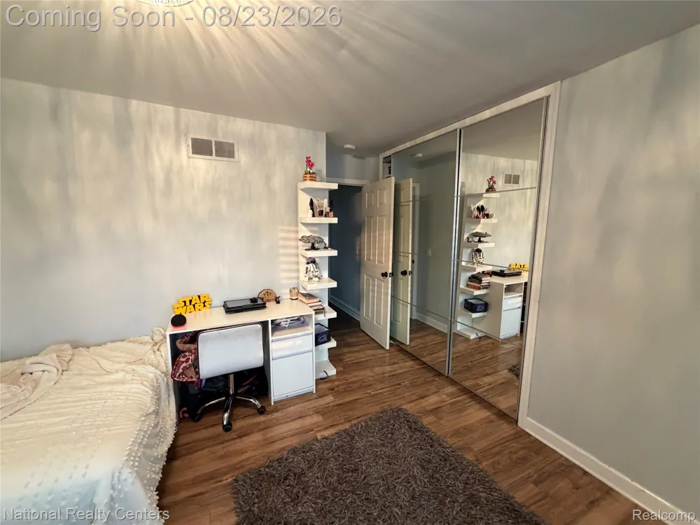 39714 Lembke Drive Sterling Heights City, MI 48313
