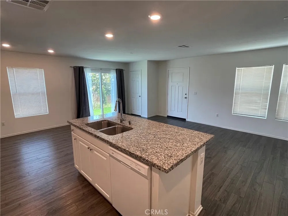 7155 Citrus #359 Fontana, CA 92336