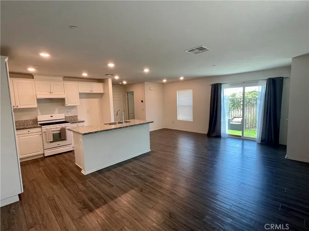 7155 Citrus #359 Fontana, CA 92336