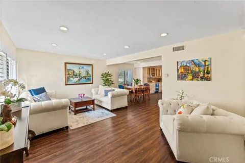 676 redwood Lane