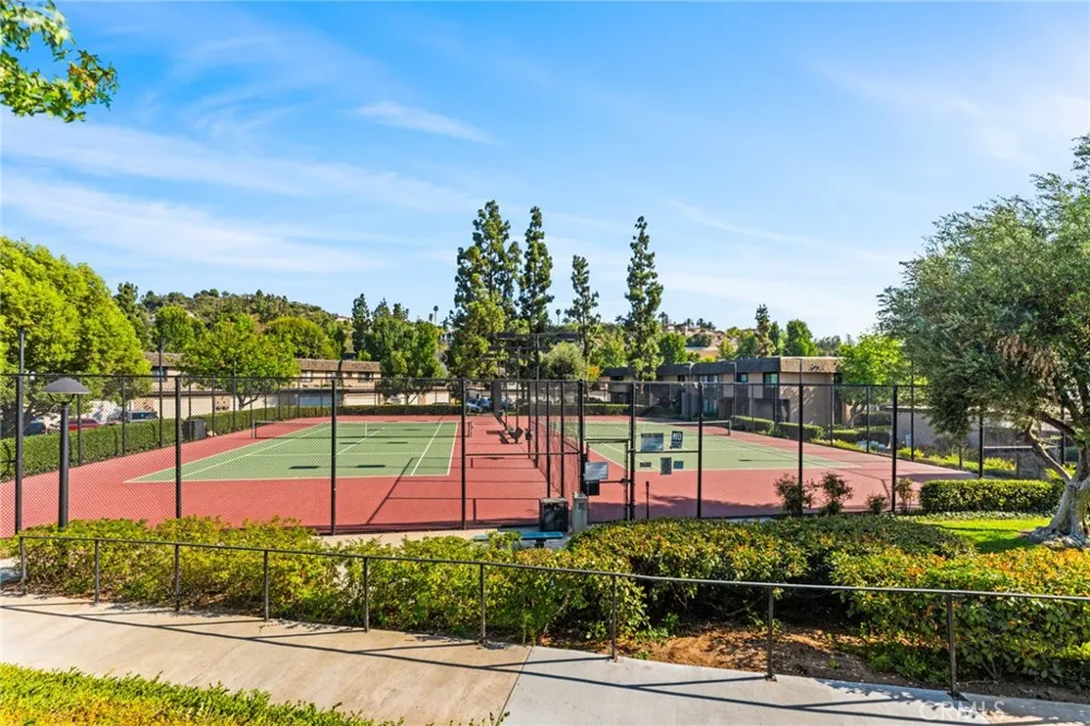 676 redwood Lane San Dimas, CA 91773