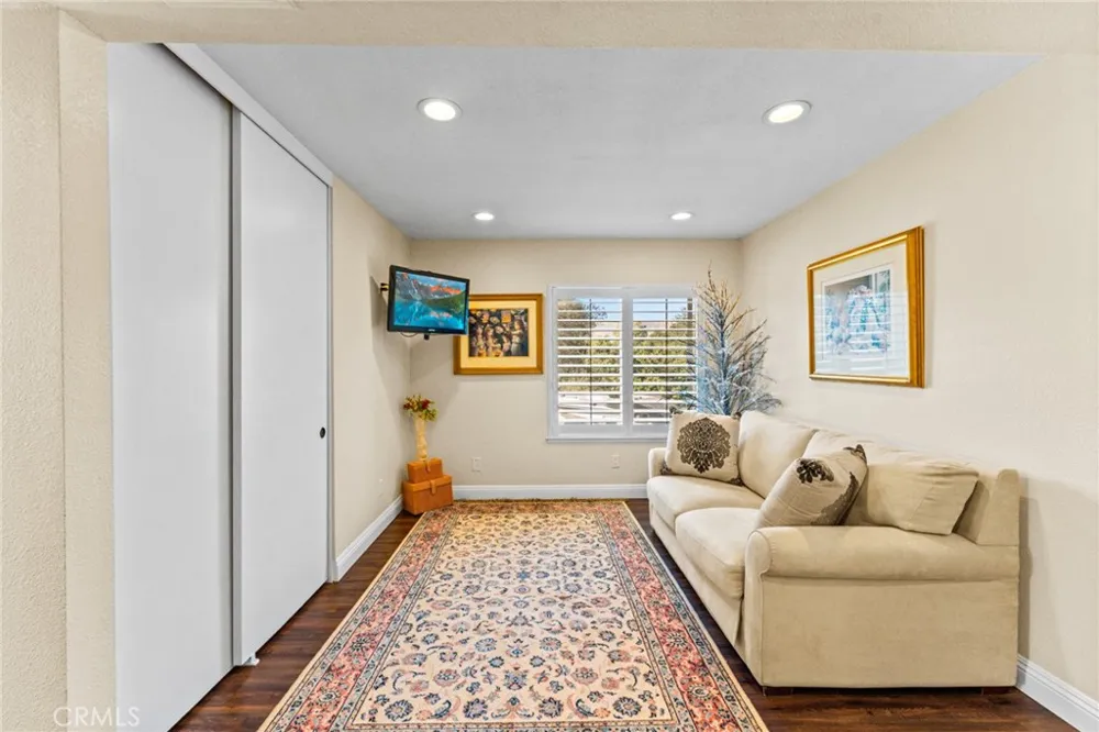 676 redwood Lane San Dimas, CA 91773