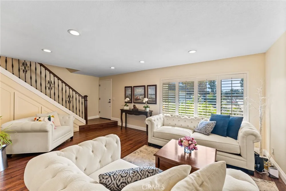 676 redwood Lane San Dimas, CA 91773