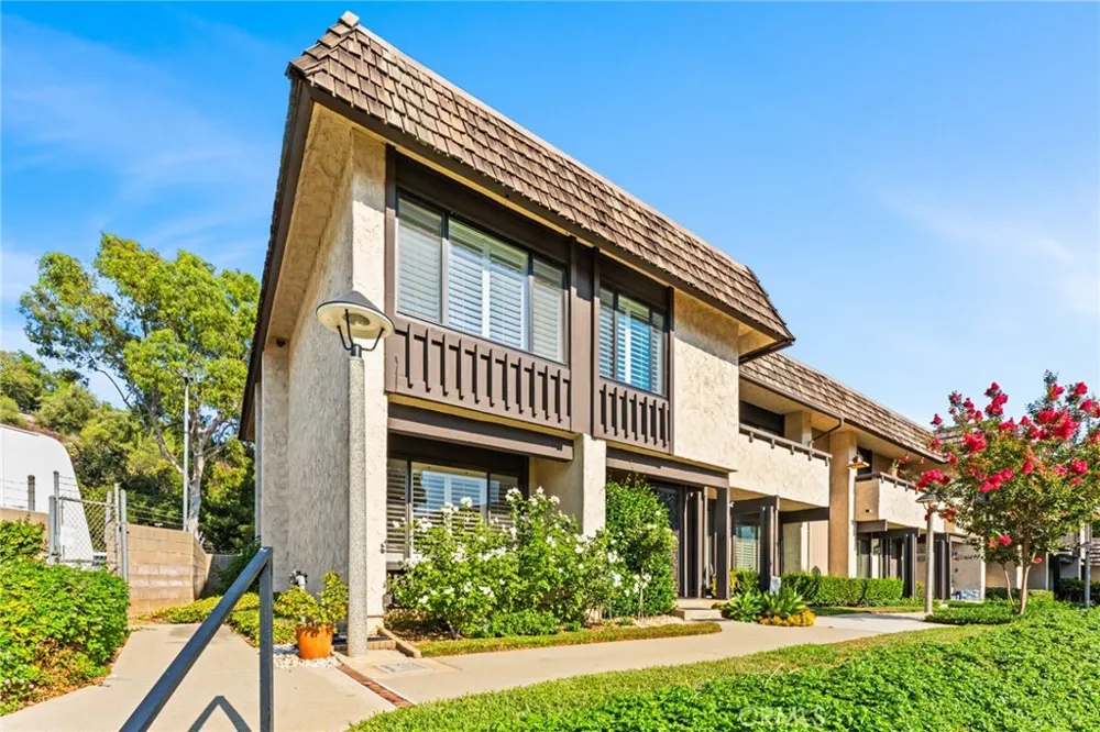 676 redwood Lane San Dimas, CA 91773