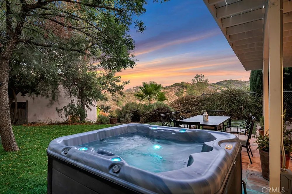 20908 Bandera Street Woodland Hills, CA 91364