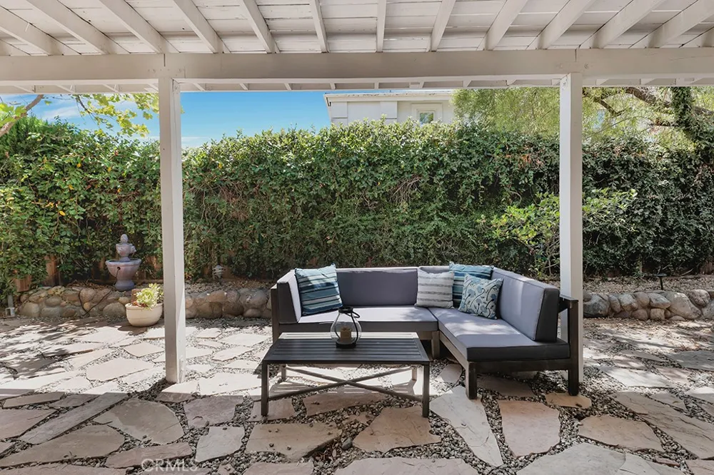 20908 Bandera Street Woodland Hills, CA 91364