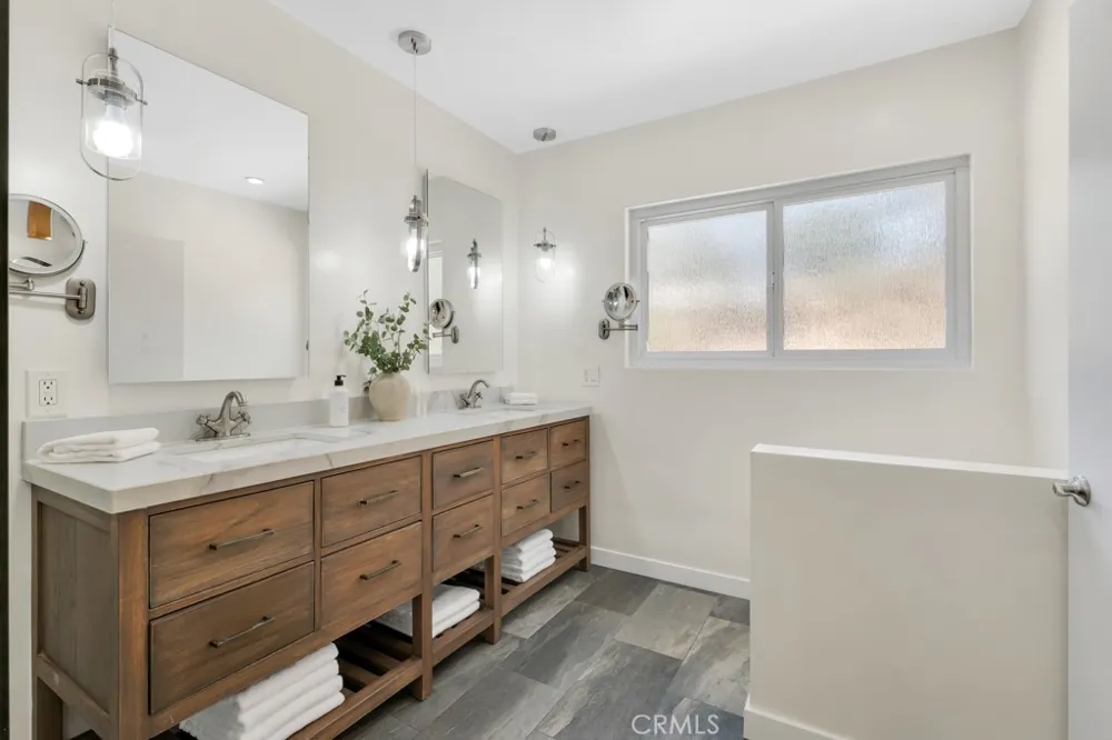 20908 Bandera Street Woodland Hills, CA 91364