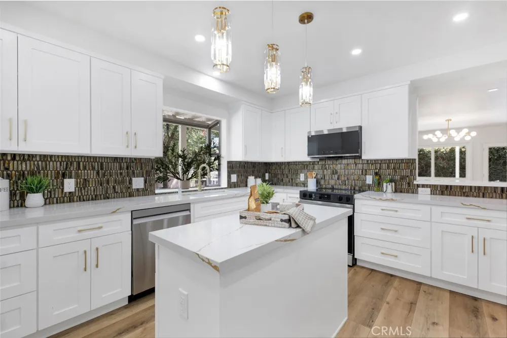 20908 Bandera Street Woodland Hills, CA 91364