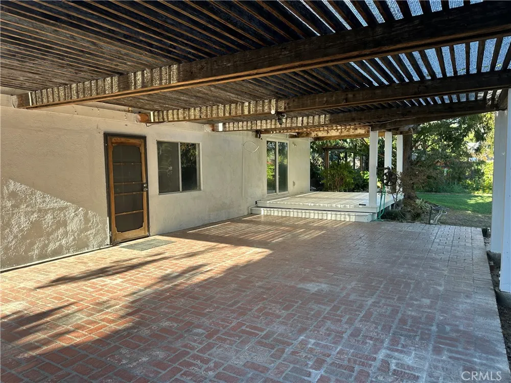20744 Parthenia Winnetka, CA 91306