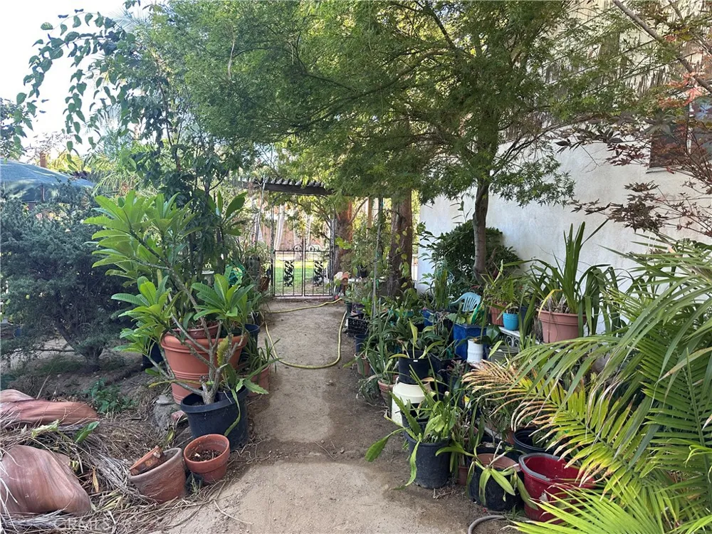 20744 Parthenia Winnetka, CA 91306