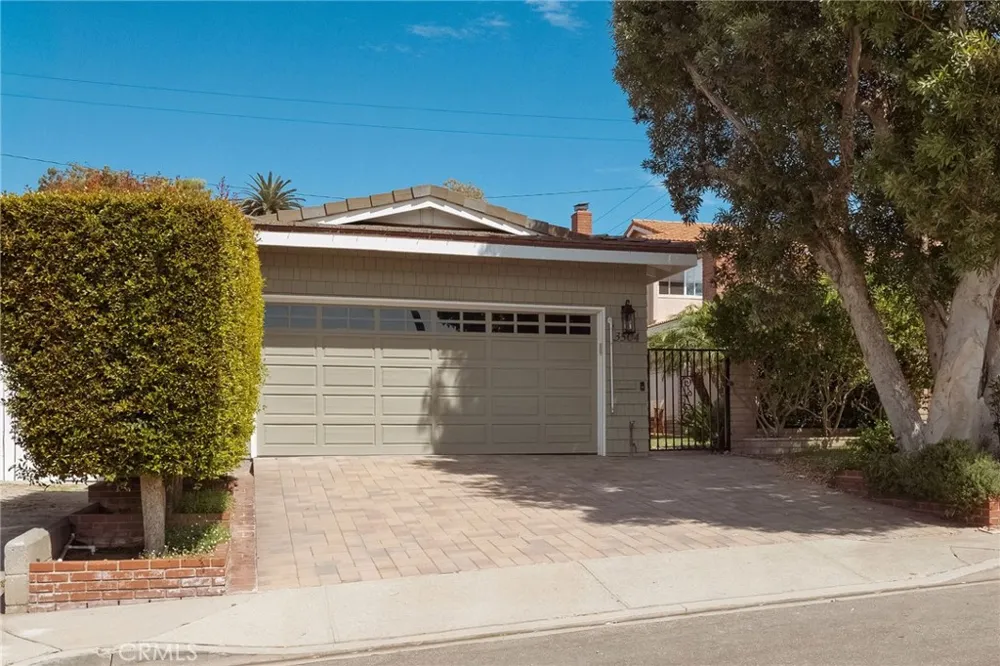 3504 Poinsettia Avenue Manhattan Beach, CA 90266