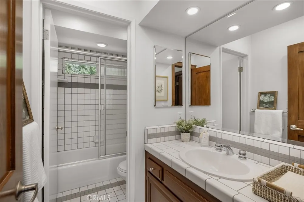 3504 Poinsettia Avenue Manhattan Beach, CA 90266