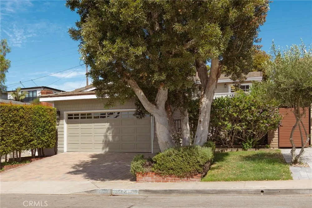 3504 Poinsettia Avenue Manhattan Beach, CA 90266