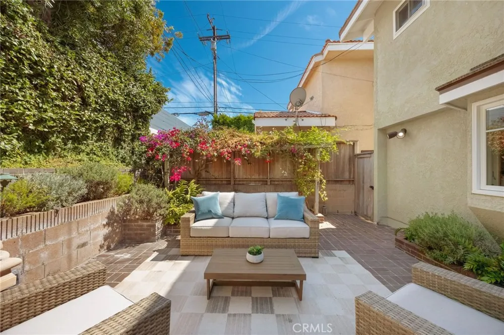 3504 Poinsettia Avenue Manhattan Beach, CA 90266