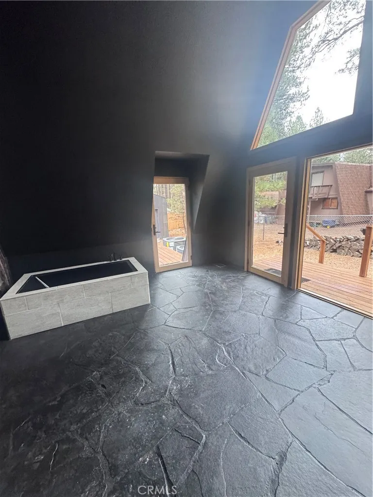 605 Ponderosa Big Bear Lake, CA 92315