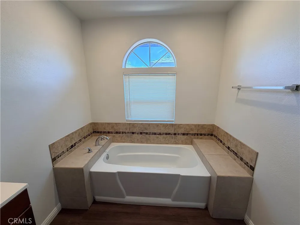 6944 Lurline Winnetka, CA 91306