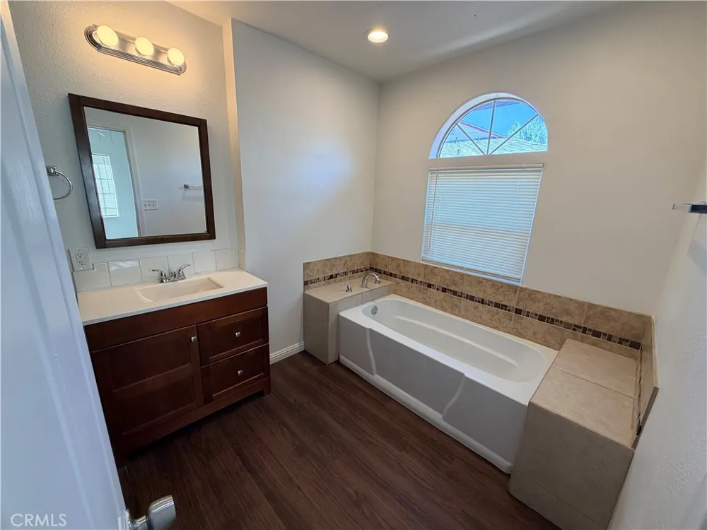 6944 Lurline Winnetka, CA 91306
