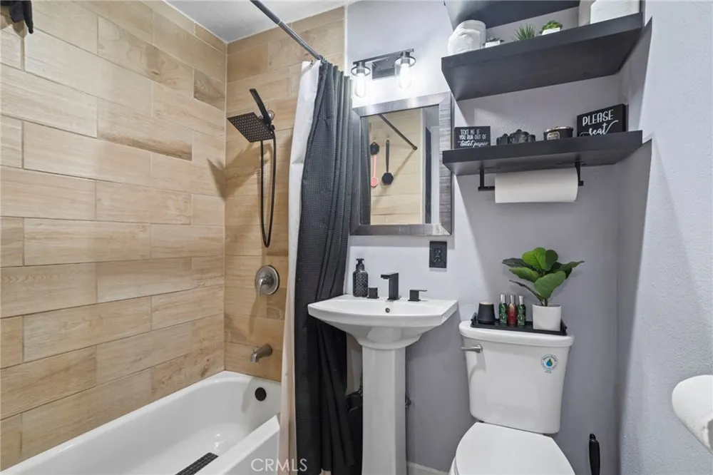 3301 Santa Fe Avenue #50 Long Beach, CA 90810