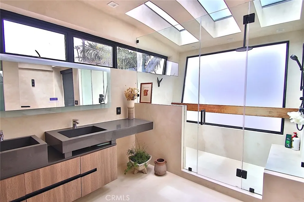 750 California Avenue Venice, CA 90291
